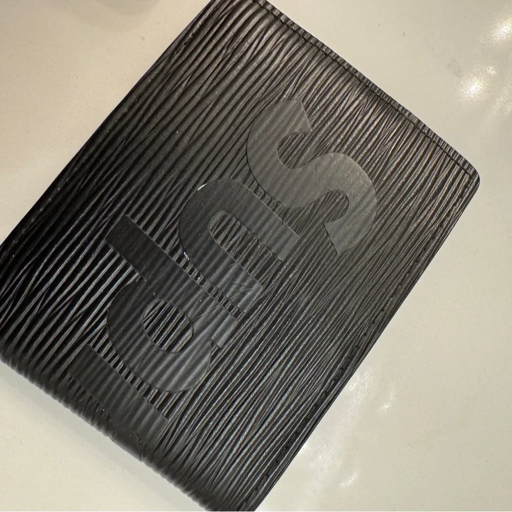 Louis Vuitton Supreme Black Textured Wallet - Picture 2 of 5